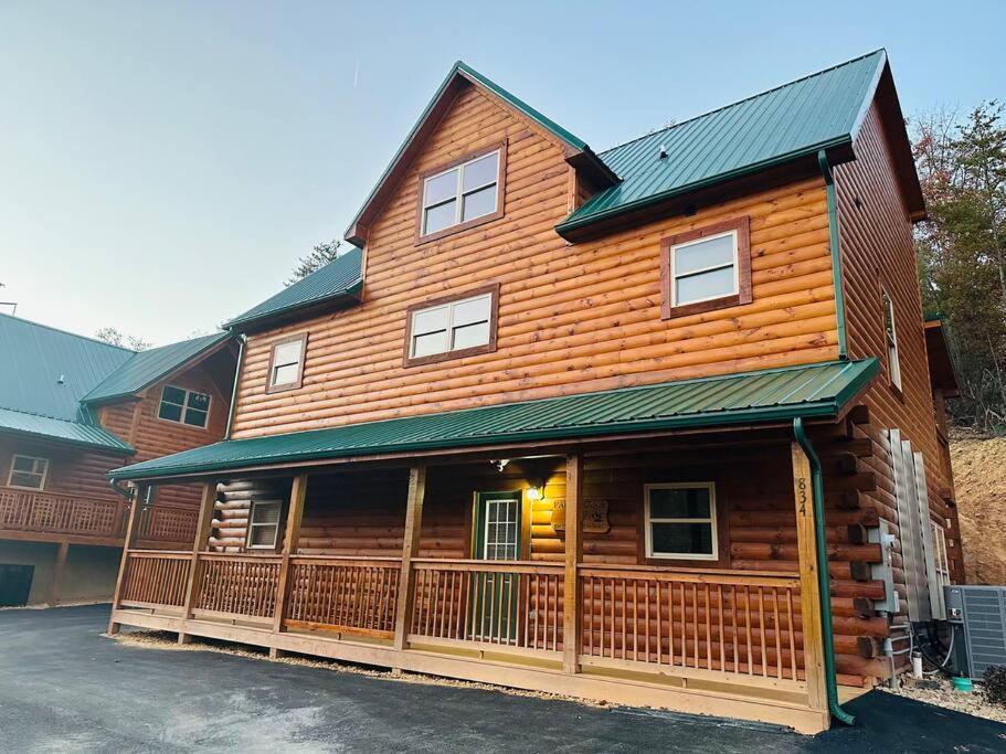 Spacious 2800 Sq Ft-Cozy Wood Cabin-New Build Pigeon Forge Exterior foto