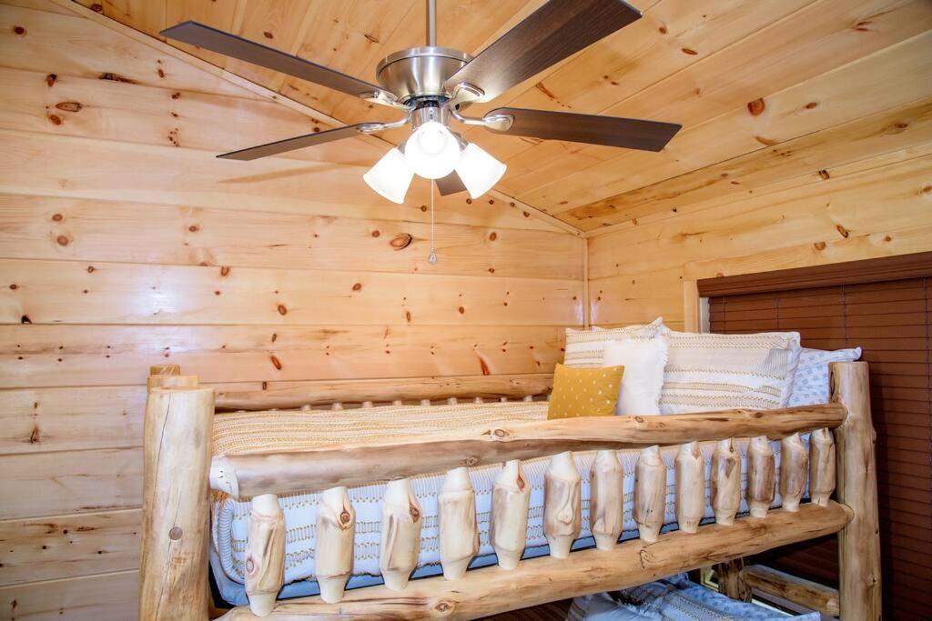 Spacious 2800 Sq Ft-Cozy Wood Cabin-New Build Pigeon Forge Exterior foto
