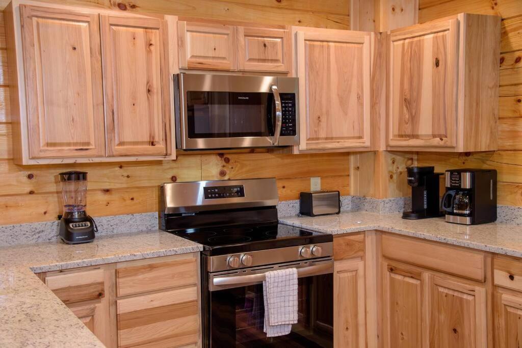 Spacious 2800 Sq Ft-Cozy Wood Cabin-New Build Pigeon Forge Exterior foto