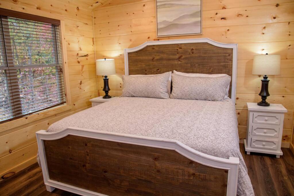 Spacious 2800 Sq Ft-Cozy Wood Cabin-New Build Pigeon Forge Exterior foto