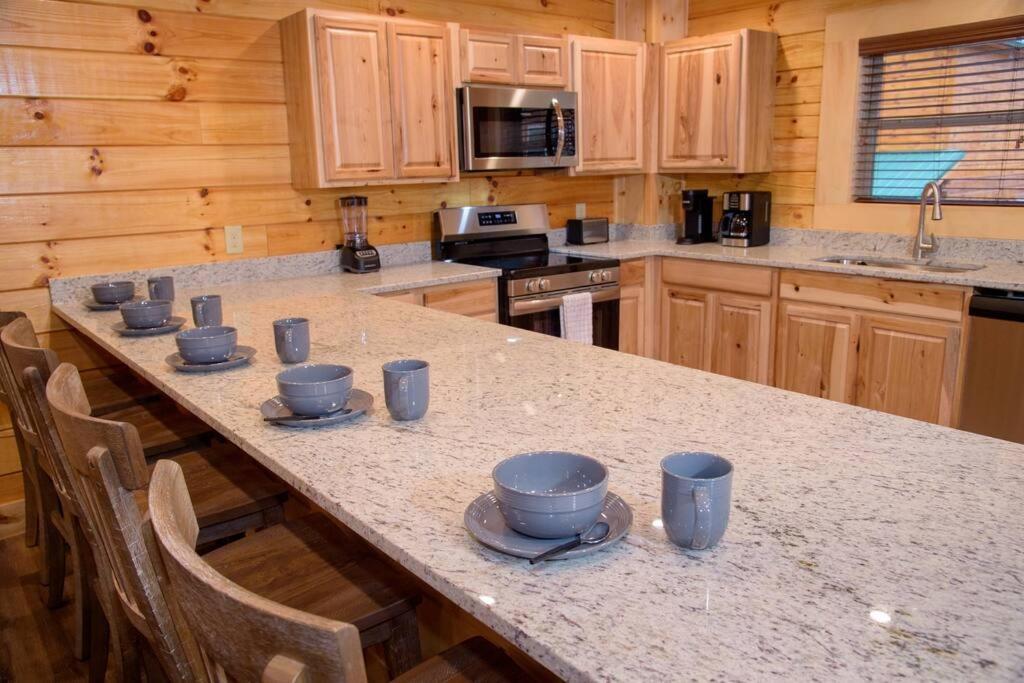 Spacious 2800 Sq Ft-Cozy Wood Cabin-New Build Pigeon Forge Exterior foto