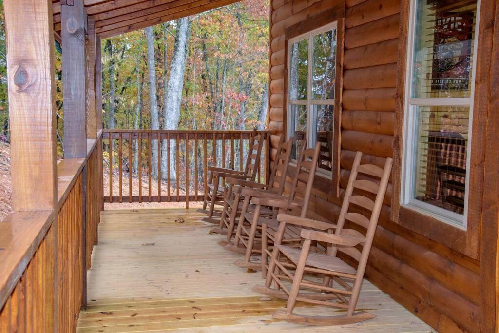 Spacious 2800 Sq Ft-Cozy Wood Cabin-New Build Pigeon Forge Exterior foto